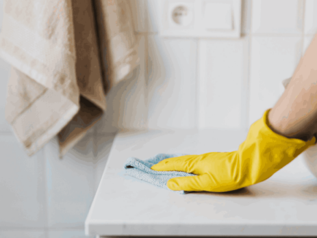 ¿Cuáles son las normativas laborales del personal de limpieza en una comunidad de vecinos?