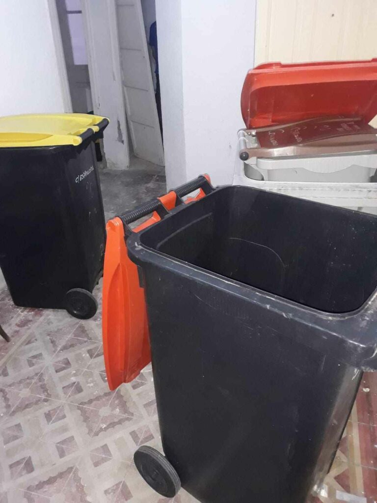 Trucos para evitar que tu cubo de basura huela